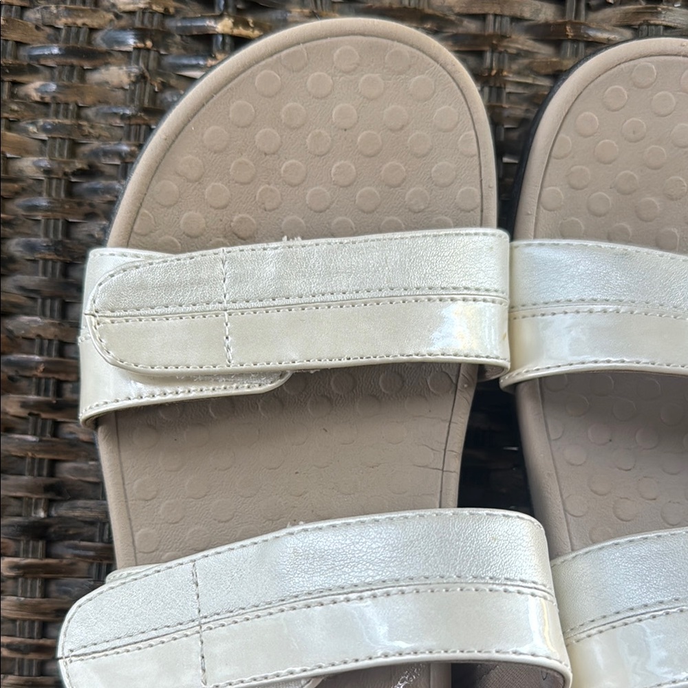 Vionic Cream Double Strap Slides - Picture 5 of 9